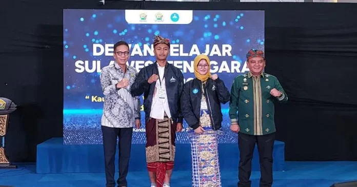 Pj Gubernur Beri Pendidikan Politik pada Dewan Pelajar Sultra