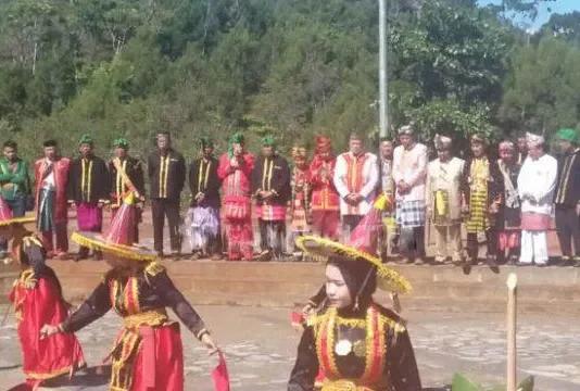 Membersihkan Negeri dari Wabah Lewat Tarian Lumense Membersihkan Negeri dari Wabah Lewat Tarian Lumense