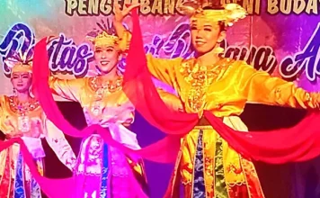 Tari Lariangi, Seni Menyambut Tamu dengan Rasa Hormat Tari Lariangi, Seni Menyambut Tamu dengan Rasa Hormat