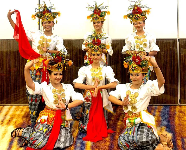 Tari Lariangi, Seni Menyambut Tamu dengan Rasa Hormat