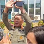 Aksi Damai Jurnalis di Kendari Dinodai Sikap Arogansi Kasatpol PP Sultra Aksi Damai Jurnalis di Kendari Dinodai Sikap Arogansi Kasatpol PP Sultra