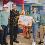 Pemkot Kendari Terima Kontainer Sampah dan 100 Bibit Pohon dari Bank Danamon Pemkot Kendari Terima Kontainer Sampah dan 100 Bibit Pohon dari Bank Danamon