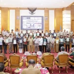 Presiden Jokowi Serahkan 200 Sertifikat Tanah untuk Masyarakat Sultra Presiden Jokowi Serahkan 200 Sertifikat Tanah untuk Masyarakat Sultra