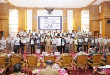 Presiden Jokowi Serahkan 200 Sertifikat Tanah untuk Masyarakat Sultra Presiden Jokowi Serahkan 200 Sertifikat Tanah untuk Masyarakat Sultra