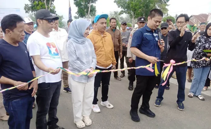 Kado Akhir Tahun, Bupati Koltim Resmikan Jalan Polipolia-Tokai