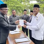 Pj Bupati Serahkan Bantuan Dana Hibah Rp200 Juta kepada FKUB Mubar Pj Bupati Serahkan Bantuan Dana Hibah Rp200 Juta kepada FKUB Mubar