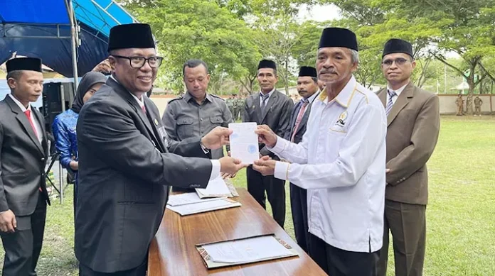 Pj Bupati Serahkan Bantuan Dana Hibah Rp200 Juta kepada FKUB Mubar