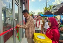 Bupati Wakatobi Resmikan Gedung BUMDes Permatasari di Togo Binongko Bupati Wakatobi Resmikan Gedung BUMDes Permatasari di Togo Binongko
