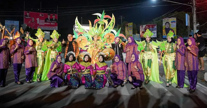 Dekranasda Koltim Juara 1 Lomba Fashion Show Sultra Tenun Karnaval 2023
