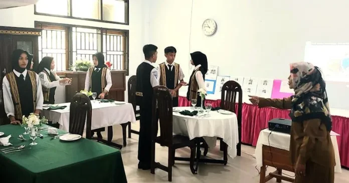 Tingkatkan Kompetensi, 6 Guru SMKN 3 Kendari Jalani TLC