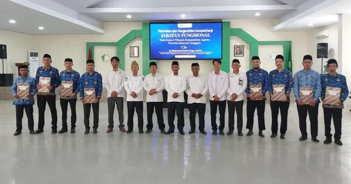 Kakanwil Lantik 8 Penghulu Lingkup Kemenag Sultra