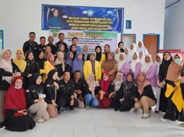 Mahasiswa Prodi Magister Kesmas UMW Kendari Lakukan Baksos di Desa Tanggobu Mahasiswa Prodi Magister Kesmas UMW Kendari Lakukan Baksos di Desa Tanggobu