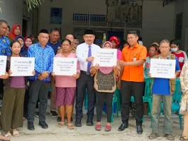 196 Keluarga dari 3 Kecamatan di Koltim Terima BLT El Nino 2023 196 Keluarga dari 3 Kecamatan di Koltim Terima BLT El Nino 2023