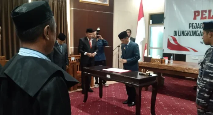 Bupati Wakatobi Lantik 10 Pejabat Pimpinan Tinggi Pratama