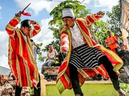 Refleksi Keberanian dan Jiwa Kesatria dalam Tari Mangaru Refleksi Keberanian dan Jiwa Kesatria dalam Tari Mangaru