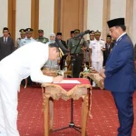 Andap Budhi Revianto Lantik Andi Makkawaru jadi Pj Bupati Kolaka Andap Budhi Revianto Lantik Andi Makkawaru jadi Pj Bupati Kolaka