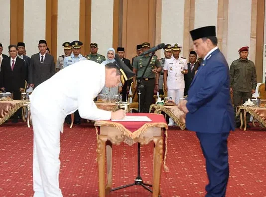 Andap Budhi Revianto Lantik Andi Makkawaru jadi Pj Bupati Kolaka Andap Budhi Revianto Lantik Andi Makkawaru jadi Pj Bupati Kolaka