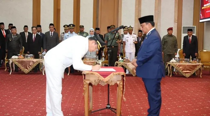 Andap Budhi Revianto Lantik Andi Makkawaru jadi Pj Bupati Kolaka