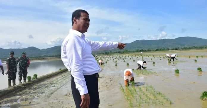 Kunjungi Konawe, Mentan Amran Pastikan Pupuk Subsidi Aman