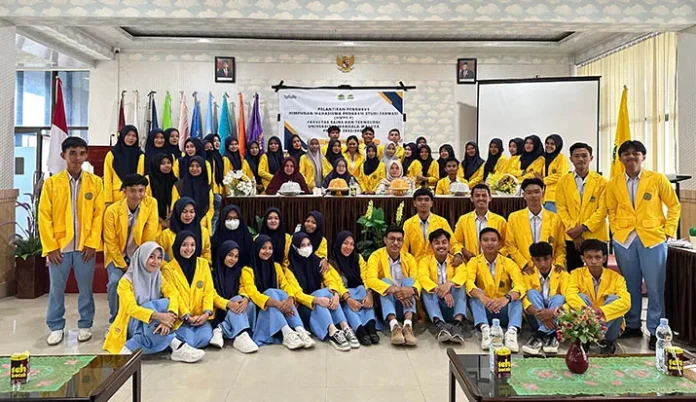 Dekan FST UMW Kendari Lantik Pengurus HMPS S1 Farmasi Periode 2023-2024