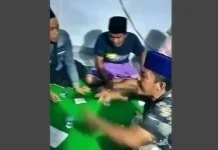 Video Viral di Sampang Surat Suara Sudah Tercoblos 02, KPU: Narasi Hoaks Cek Fakta: Beredarnya Foto Amplop Merah Lambang PDI-P dengan Isi Rp.300.000 di Medsos