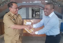 Perwakilan Cabor Serahkan Mosi Tidak Percaya KONI ke Pj Gubernur Sultra Perwakilan Cabor Serahkan Mosi Tidak Percaya KONI ke Pj Gubernur Sultra