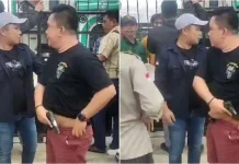 Seorang Warga Kendari Todongkan Pistol ke Pendemo di Konut Seorang Warga Kendari Todongkan Pistol ke Pendemo di Konut