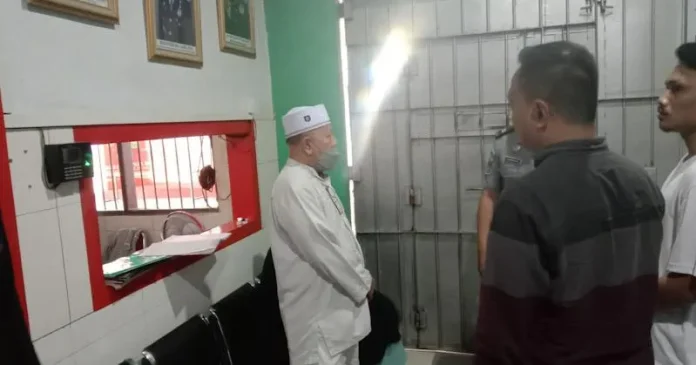 A Vonis 1 Tahun Penjara Prof Berlian Dosen UHO Kendari A Vonis 1 Tahun Penjara Prof Berlian Dosen UHO Kendari