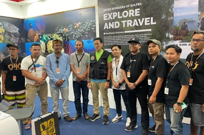 Kunjungi Stand Sultra di Pameran DXI, Menparekraf Apresiasi Operator Wisata