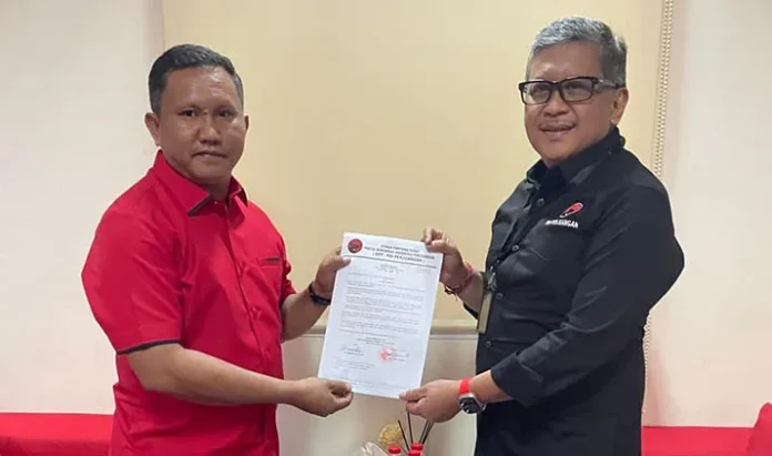 PDIP Beri Surat Tugas La Ode Darwin untuk Maju di Pilkada Mubar