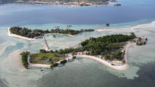 Saat Senja Menyapa di Pulau Bokori