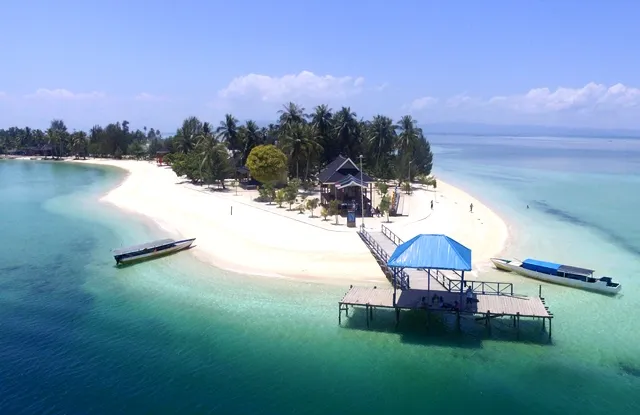 Saat Senja Menyapa di Pulau Bokori