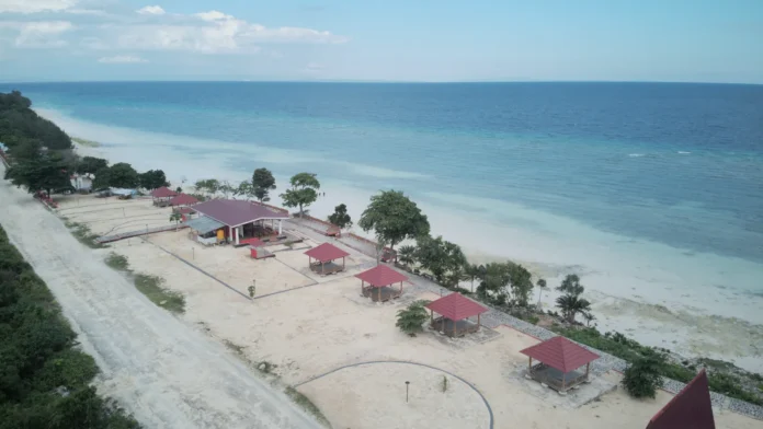 Pantai Seindah Mutiara di Buton Tengah