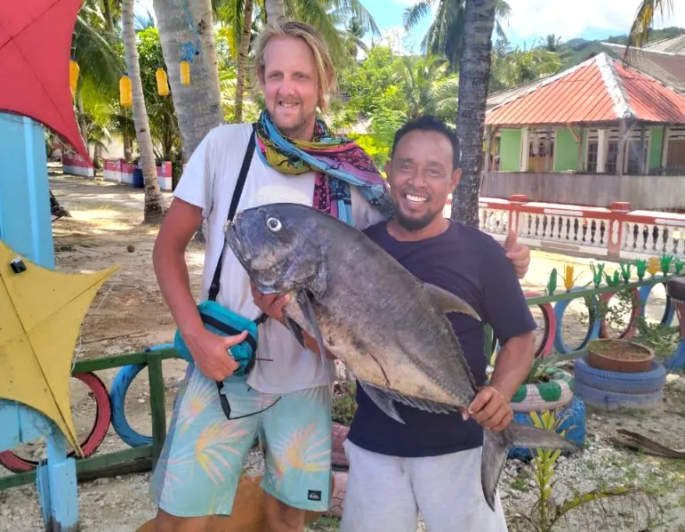 Keseruan Menombak Ikan di Wasuemba