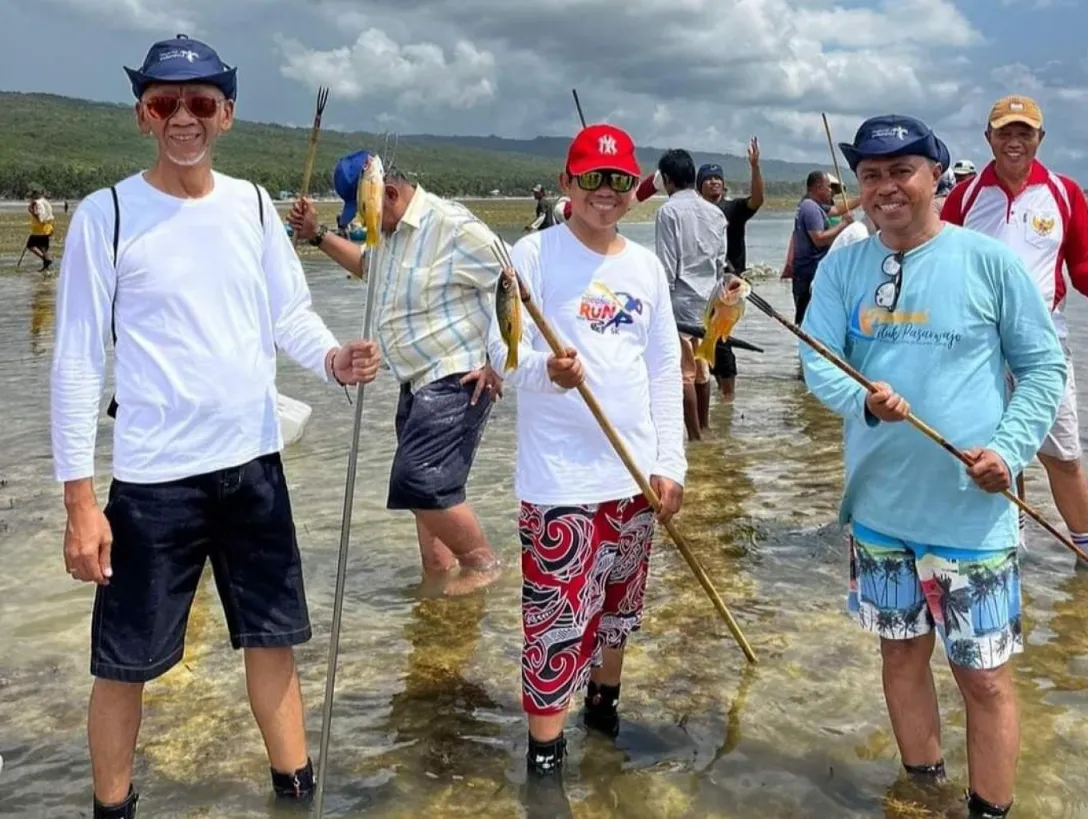 Keseruan Menombak Ikan di Wasuemba