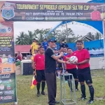 Polres Konut Resmikan Turnamen Sepak Bola Kapolda Sultra Cup Dalam rangka peringatan Hari Bhayangkara ke-78, Kepala Polres Konawe Utara (Konut), AKBP Priyo Utomo, resmi membuka turnamen sepak bola Kapolda Sultra Cup 2024 di lapangan sepak bola Molawe, Rabu (24/7/2024).