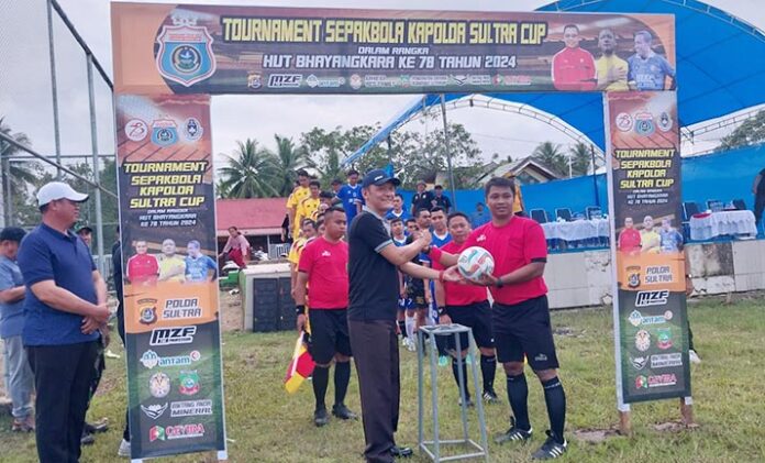 Dalam rangka peringatan Hari Bhayangkara ke-78, Kepala Polres Konawe Utara (Konut), AKBP Priyo Utomo, resmi membuka turnamen sepak bola Kapolda Sultra Cup 2024 di lapangan sepak bola Molawe, Rabu (24/7/2024).