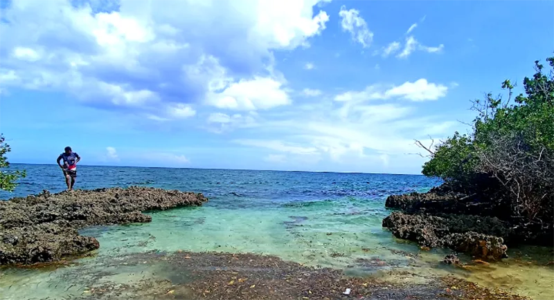 Panorama Unik Pantai Karang Empat Bombana