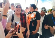 Ribuan Pendukung Sambut Kedatangan Paslon Ruksamin-Sjafei Kahar Ribuan Pendukung Sambut Kedatangan Paslon Ruksamin-Sjafei Kahar