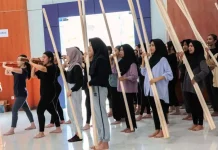 Tarian Sultra Semarakkan HUT RI di Istana Negara pada Sesi Penurunan Bendera Tarian Sultra Semarakkan HUT RI di Istana Negara pada Sesi Penurunan Bendera