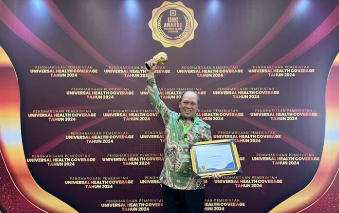 Cakupan Kepesertaan JKN Capai 100%, Pemda Konut Terima Penghargaan UHC