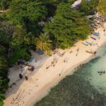 Menikmati Kebersamaan Keluarga di Pantai Nirwana Baubau