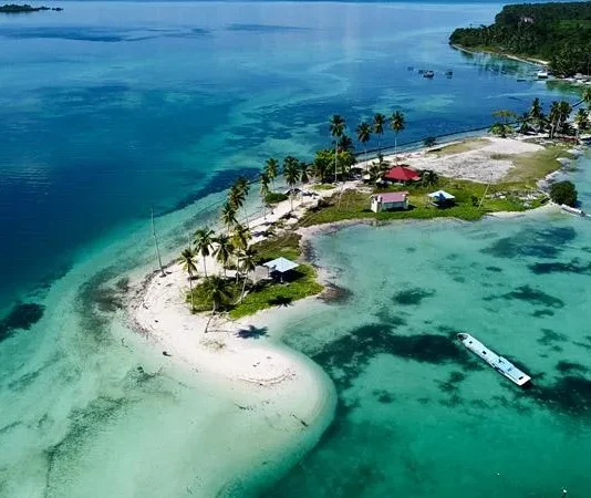 Pantai Tanpa Ombak di Desa Wantopi Pantai Tanpa Ombak di Desa Wantopi