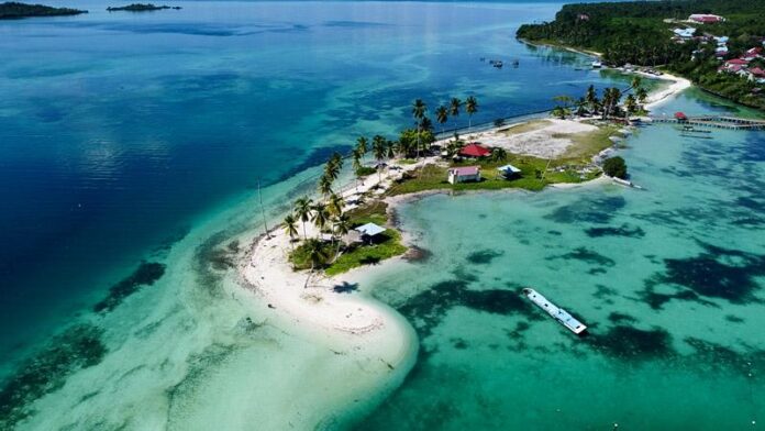 Pantai Tanpa Ombak di Desa Wantopi