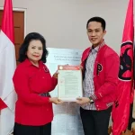 Terima B1KWK dari PDIP, Paslon Ikbar-Abu Haera Raih 14 Kursi Terima B1KWK dari PDIP, Paslon Ikbar-Abu Haera Raih 14 Kursi