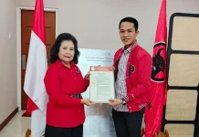 Terima B1KWK dari PDIP, Paslon Ikbar-Abu Haera Raih 14 Kursi Terima B1KWK dari PDIP, Paslon Ikbar-Abu Haera Raih 14 Kursi