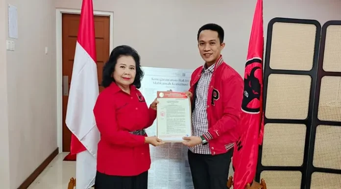 ikbar_konut Terima B1KWK dari PDIP, Paslon Ikbar-Abu Haera Raih 14 Kursi