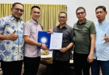 Zulkifli Hasan Tegaskan Kader PAN untuk Menangkan Paslon Ikbar-Abuhaera di Pilkada Konut Zulkifli Hasan Tegaskan Kader PAN untuk Menangkan Paslon Ikbar-Abuhaera di Pilkada Konut