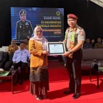 Rektor UMW Kendari Terima Penghargaan dari BNN Sultra Rektor UMW Kendari Terima Penghargaan dari BNN Sultra