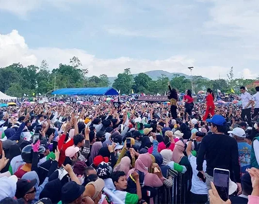 Pecah! Ribuan Pendukung Hadiri Kampanye Akbar Paslon Ikbar-Abu Haera Pecah! Ribuan Pendukung Hadiri Kampanye Akbar Paslon Ikbar-Abu Haera